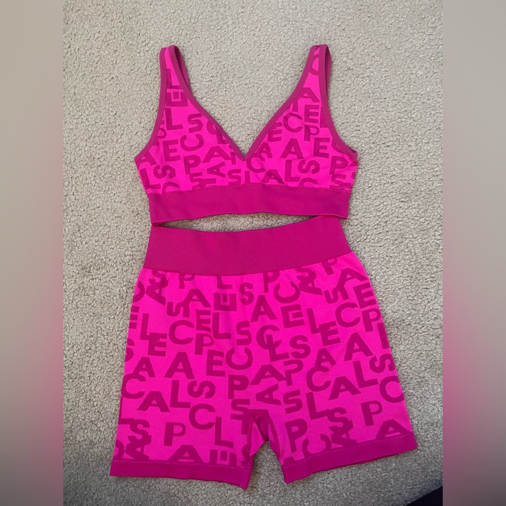Active gear like new includes both top & bottom .